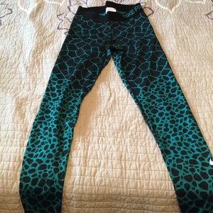 Nike Pro giraffe leggings